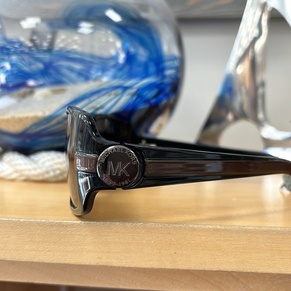 MK luxury sunglasses - Picture 4 of 5